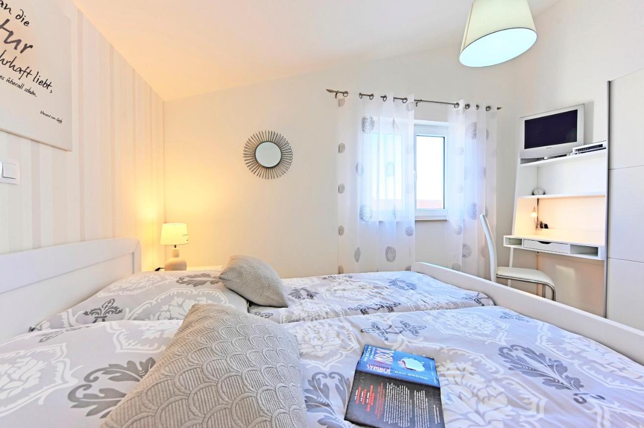 Casa Tara Three-Bedroom Holiday Home Pula Bagian luar foto