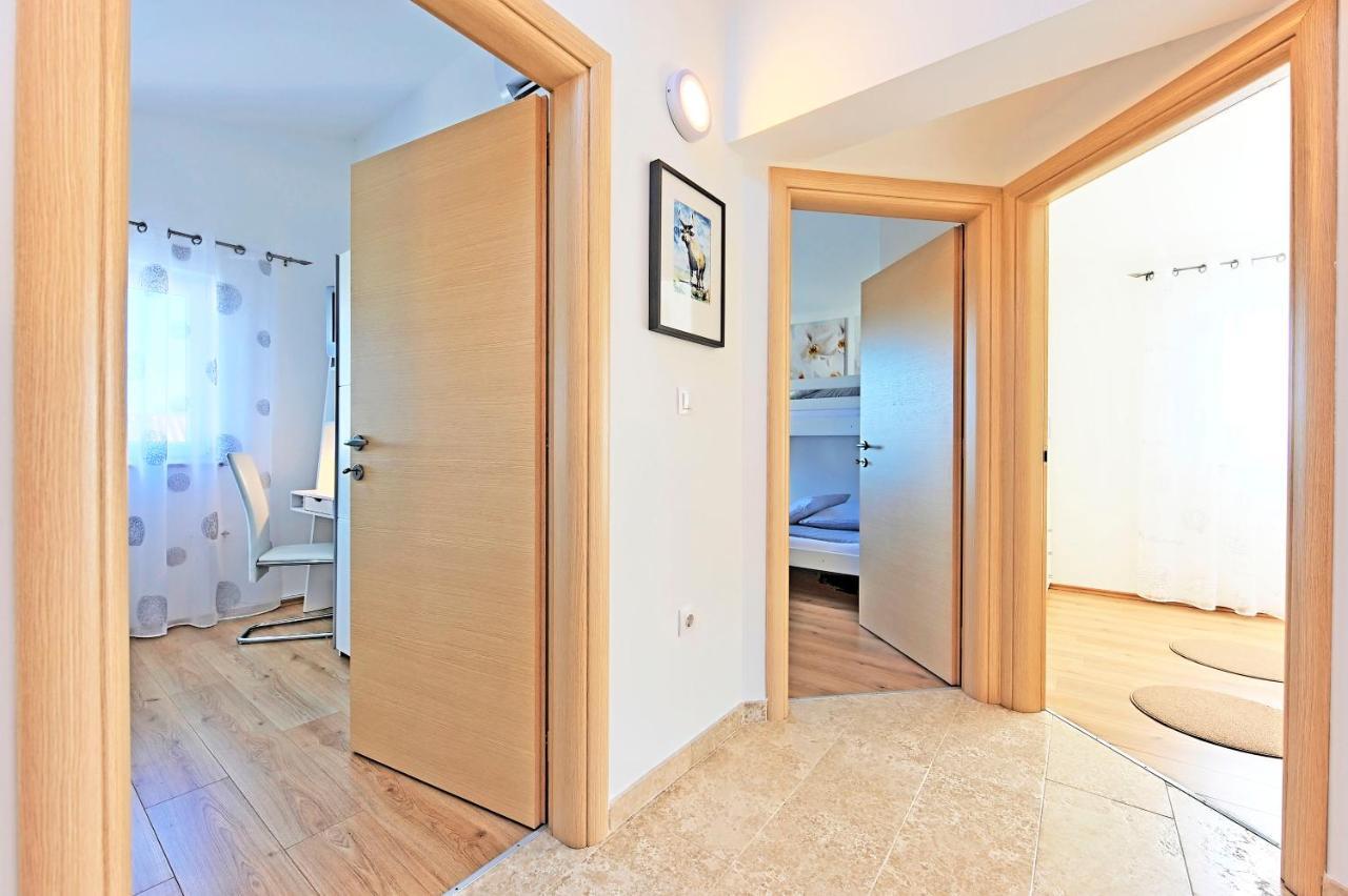 Casa Tara Three-Bedroom Holiday Home Pula Bagian luar foto