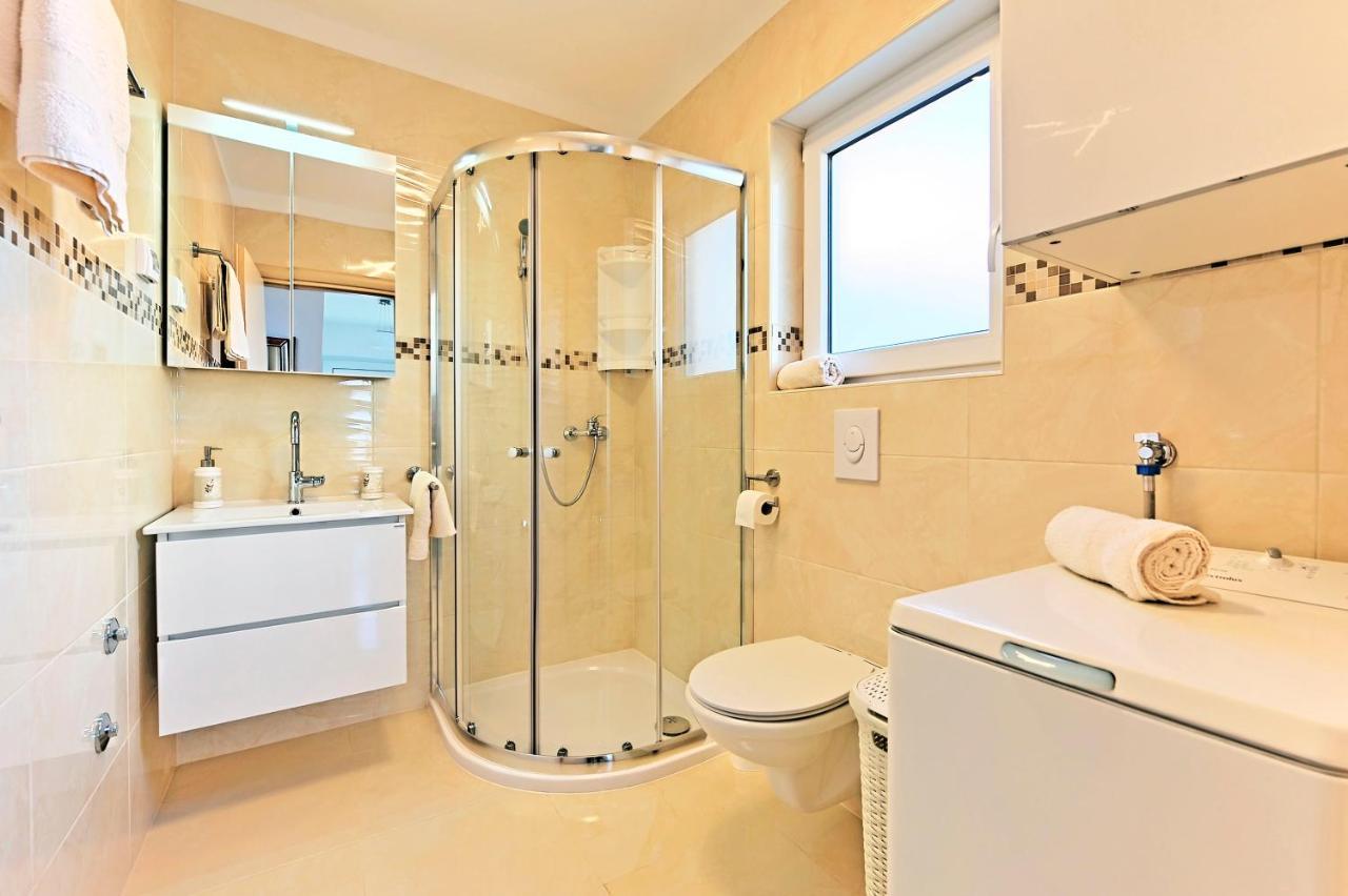 Casa Tara Three-Bedroom Holiday Home Pula Bagian luar foto