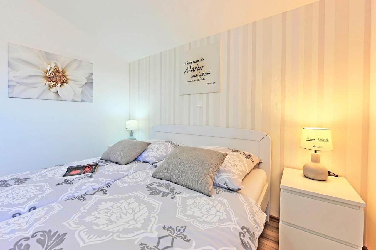 Casa Tara Three-Bedroom Holiday Home Pula Bagian luar foto