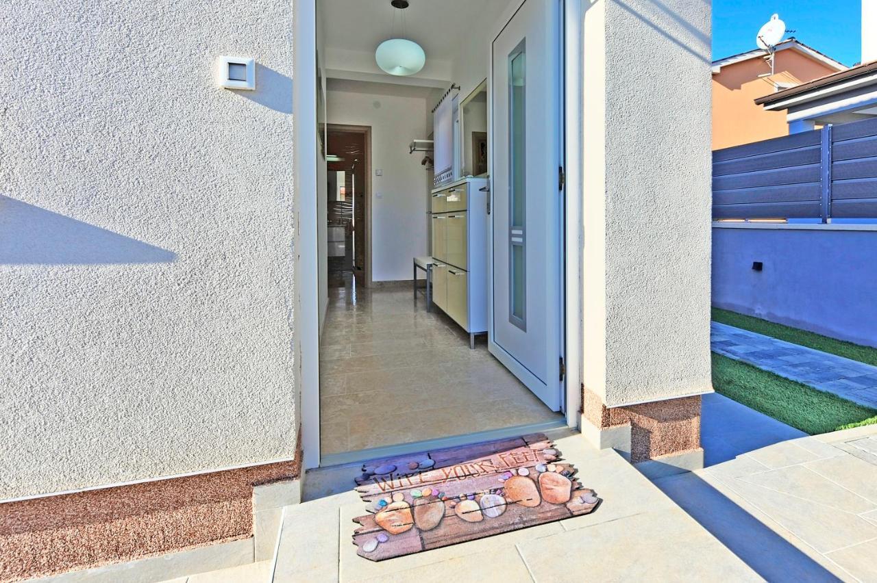 Casa Tara Three-Bedroom Holiday Home Pula Bagian luar foto