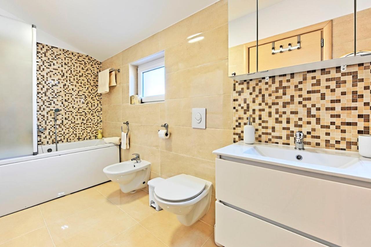 Casa Tara Three-Bedroom Holiday Home Pula Bagian luar foto