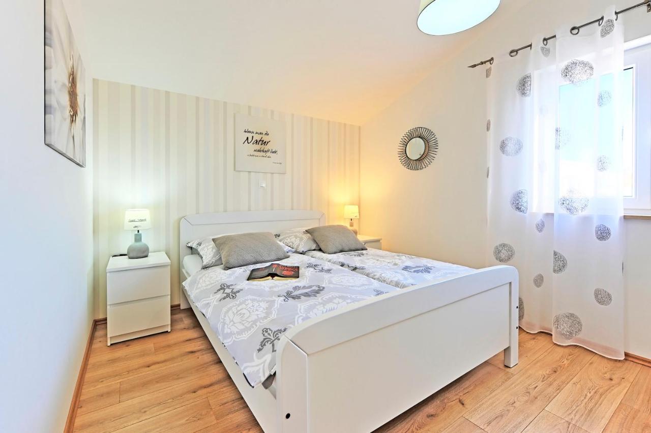 Casa Tara Three-Bedroom Holiday Home Pula Bagian luar foto