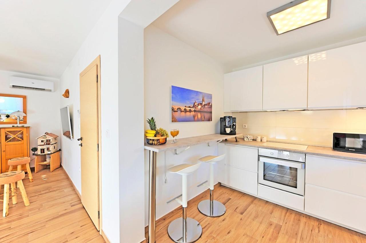 Casa Tara Three-Bedroom Holiday Home Pula Bagian luar foto