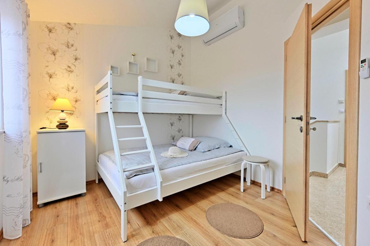 Casa Tara Three-Bedroom Holiday Home Pula Bagian luar foto