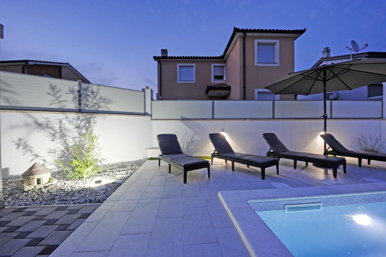 Casa Tara Three-Bedroom Holiday Home Pula Bagian luar foto