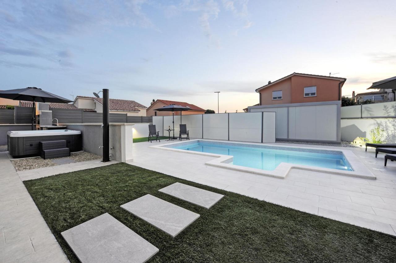 Casa Tara Three-Bedroom Holiday Home Pula Bagian luar foto